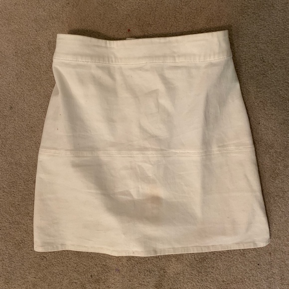 FOREVER 21 BASIC WHITE MINI-SKIRT - Picture 2 of 3